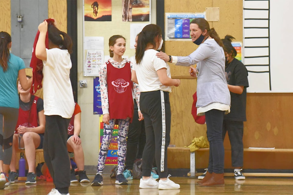 web1_231019-wlt-girls-basketball-camp_1