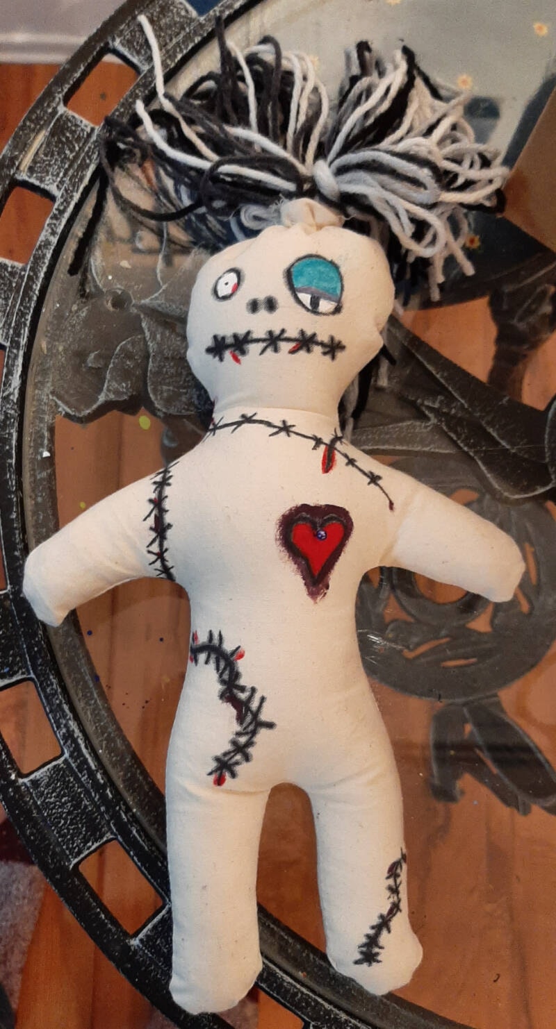 web1_231026-wlt-dollmaking_12