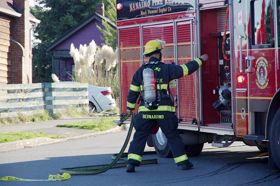 web1_231101-nbu-car-crash-gas-leak-victoria-road-_1