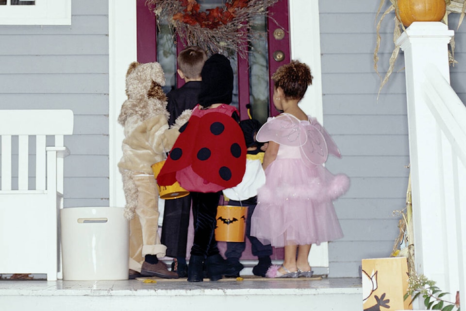 web1_231101-nbu-halloween-safety-1_1