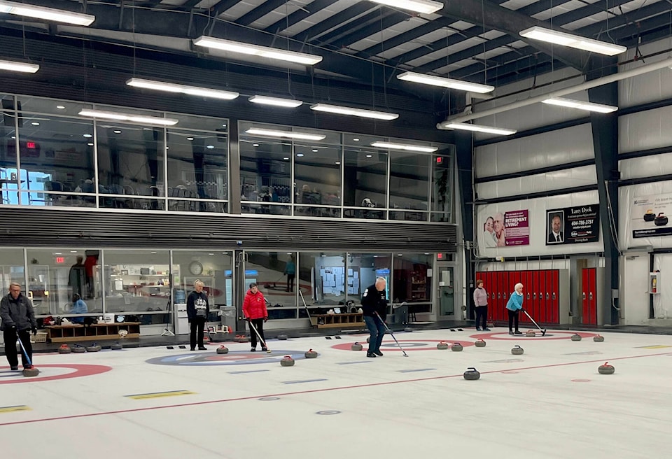 web1_231102-pan-sturling-at-peace-arch-curling-club_2