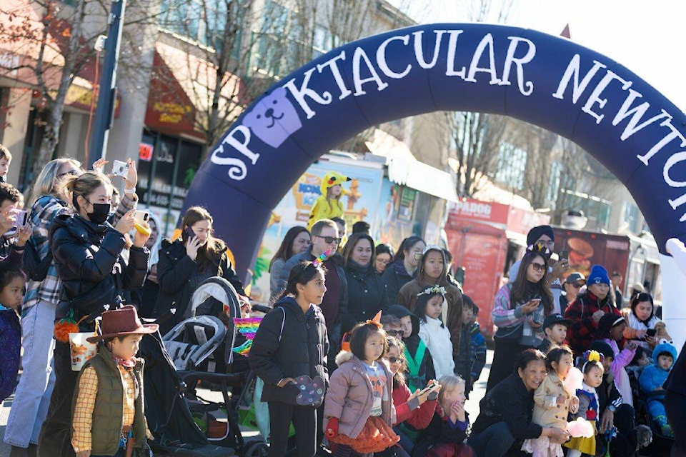 web1_231102-sul-spooktacular-newton_7