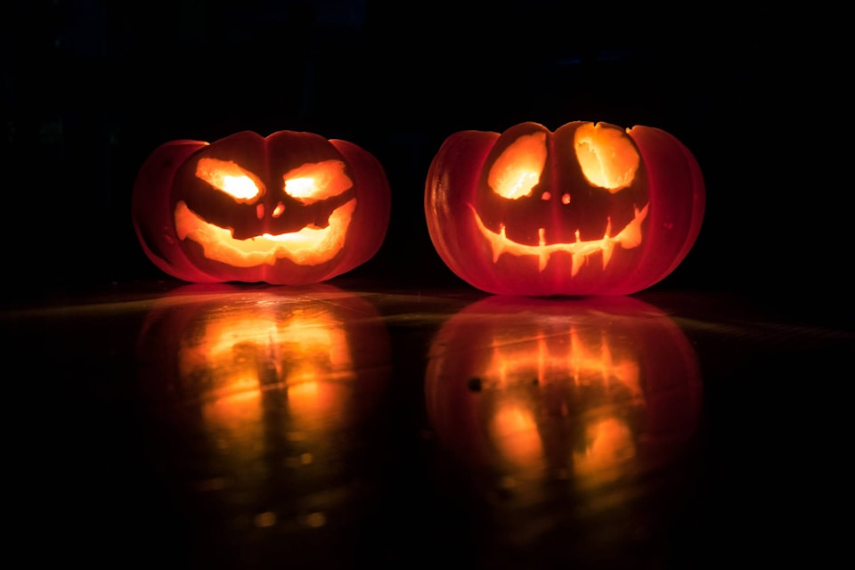 web1_halloweeneditorial-isj-221026-pumpkin_1