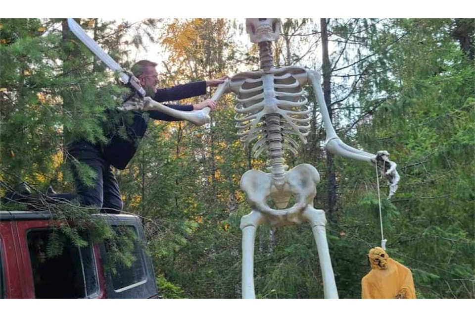 web1_rsz-mr-bones-good-2_img_1698132605955