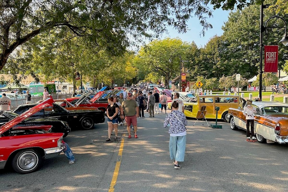  After the massive success of the very first Pharoahs Car Club show, a 75th anniversary celebration in Fort 91ԭ, the club will probably do another next year. (Special to 91ԭ Advance Times) 