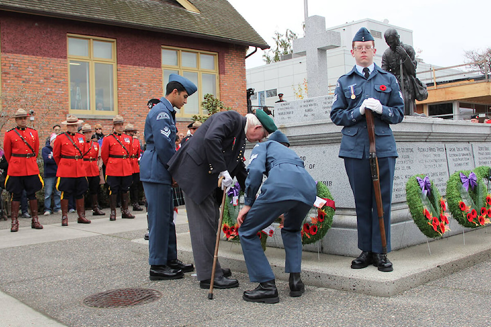 web1_191113-clr-remembrancedaycloverdale_18