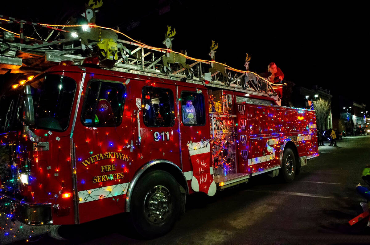 Here comes Santa Claus 12th annual Santa Claus parade coming to Wetaskiwin Wetaskiwin News