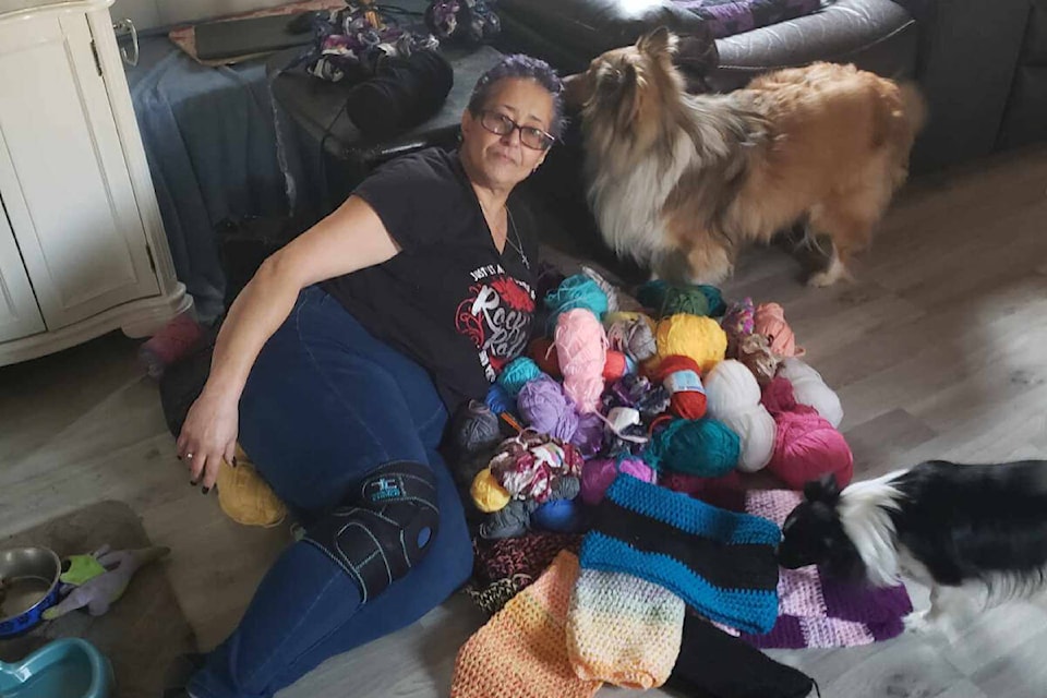 web1_231018-vne-scarves-for-unhoused-rita_1