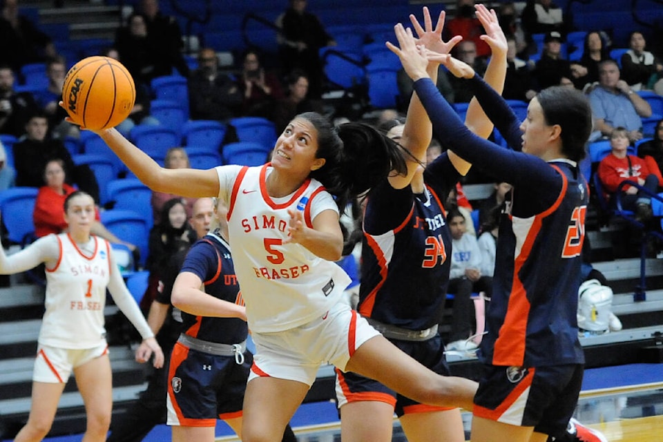 Both the men’s and women’s teams from SFU will be playing in the Tip-Off Classic this weekend at 91ԭ Events Centre. Friday morning’s competition featured SFU’s Sophia Wisotzki (#5) of 91ԭ. (Gary Ahuja, LEC/Special to 91ԭ Advance Times) 
