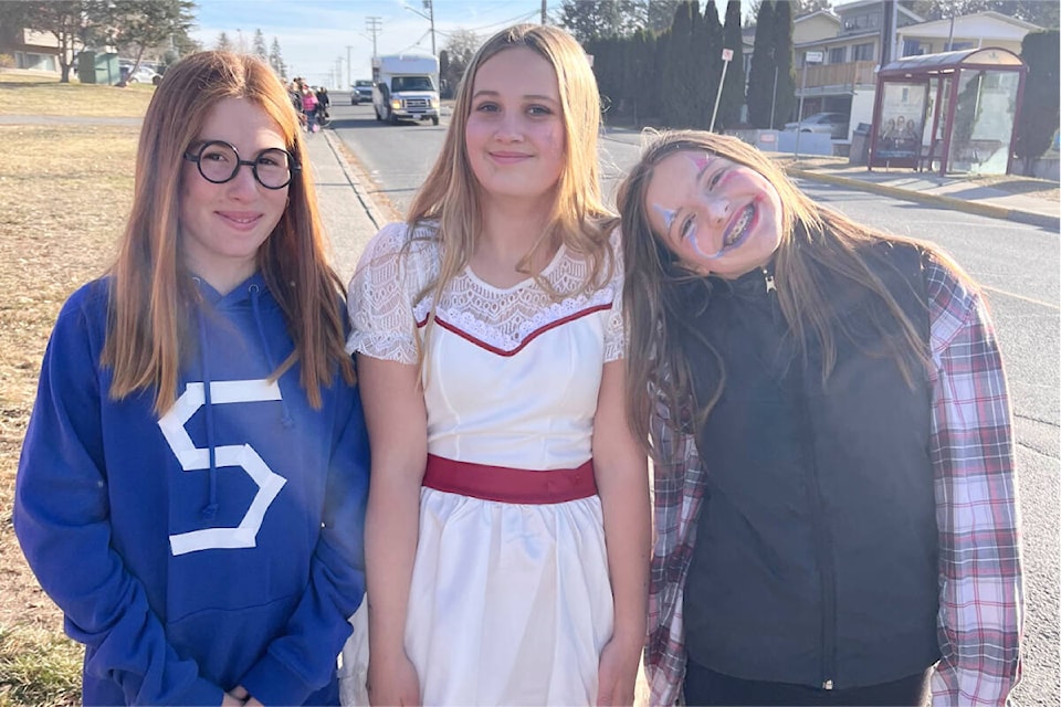 Francis McCoubrey and Helen Jones’ classes were two of the nine Columneetza Grade 7 classes to get to visit Williams Lake Seniors Village on Oct. 31 for some trick or treating and fun. (Frances McCoubrey photo) 
