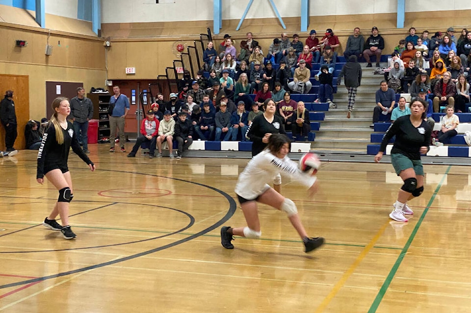 web1_231102-wlt-school-volleyball--lake-city-school-wlt-falcons_11