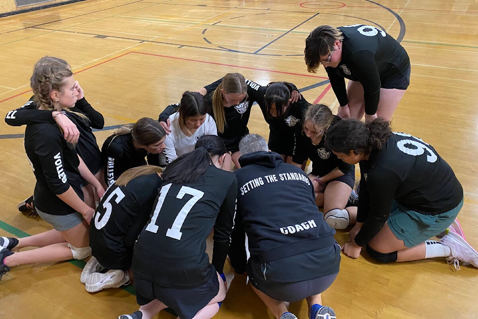 web1_231102-wlt-school-volleyball--lake-city-school-wlt-falcons_12