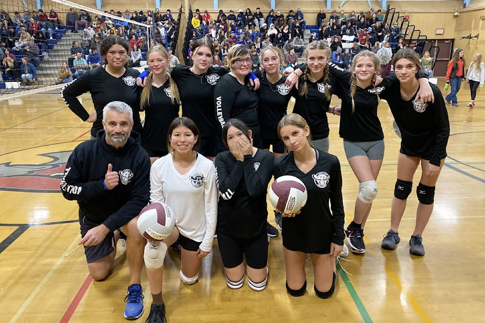 web1_231102-wlt-school-volleyball--lake-city-school-wlt-falcons_3