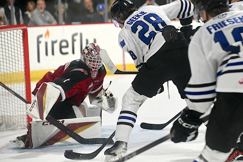  Giants goaltender Matthew Hutchison kept his team in the game, stopping 39 shots as Vancouver lost 3-2 to the Wenatchee Wild on Friday night, Nov. 3, at the Town Toyota Center. (Russ Alman/Special to 91ԭ Advance Times) 