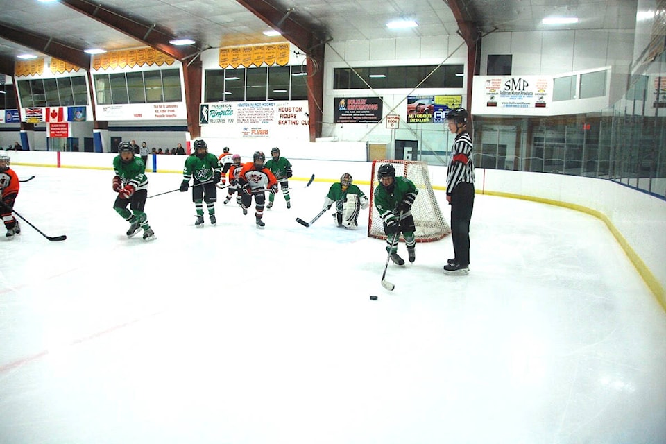 web1_231109-cco-minor-hockey-season-skating_1