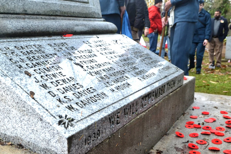 Hundreds of attendees laid their poppies on the cenotaph in the Murrayville cemetery after the Remembrance Day ceremony on Saturday, Nov. 11. (Kyler Emerson/91ԭ Advance Times) 