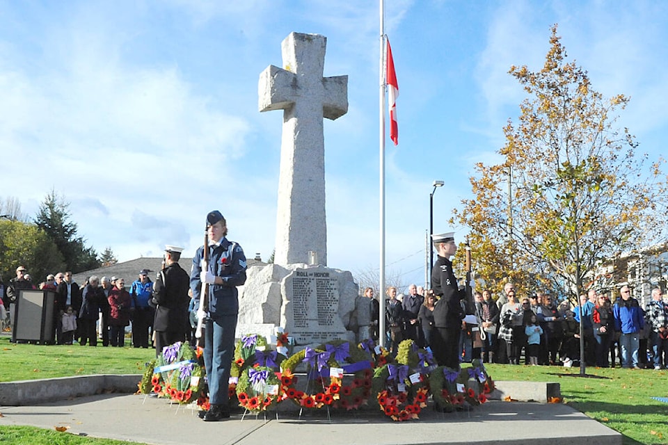 A moment of silent was observed at the Parksville cenotaph during the Remembrance Day ceremony. (Michael Briones photo) 