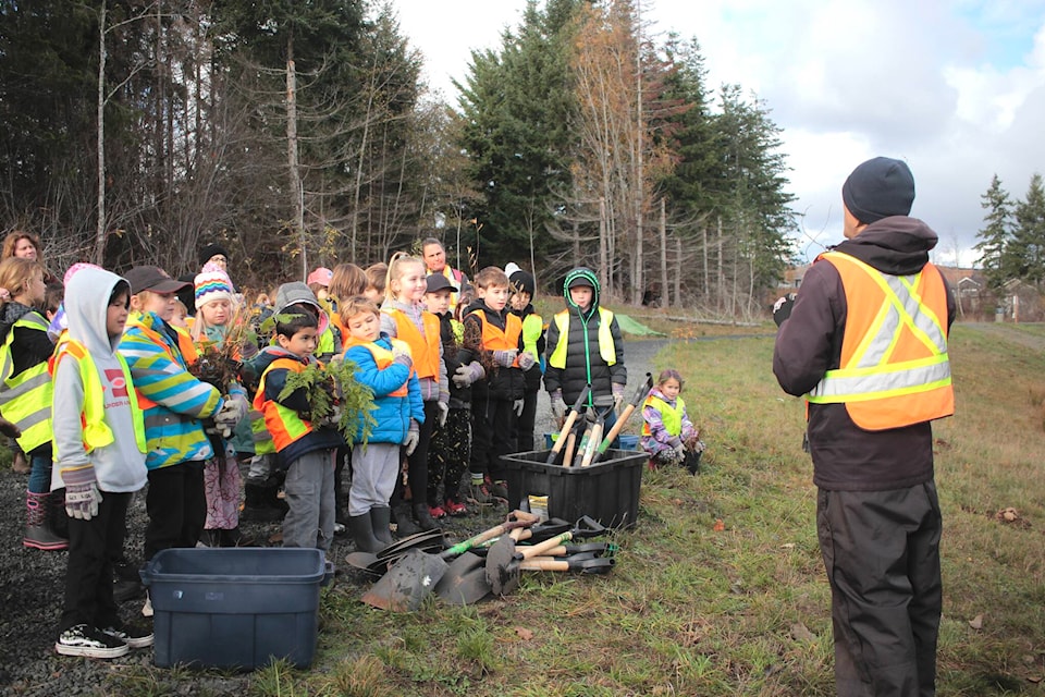 web1_231116-crm-greenways-jr-streamkeepers-planting-schools_4