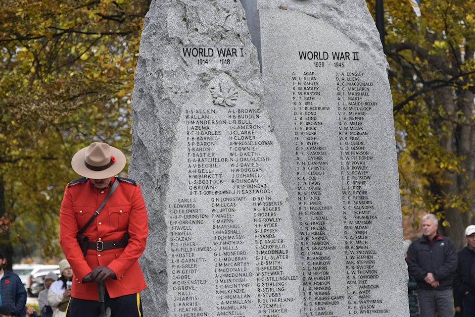 More than 1,000 鶹ѡ residents attended the annual Remembrance Day Ceremony at 鶹ѡ’s City Park. (Jordy Cunningham/Capital News) 