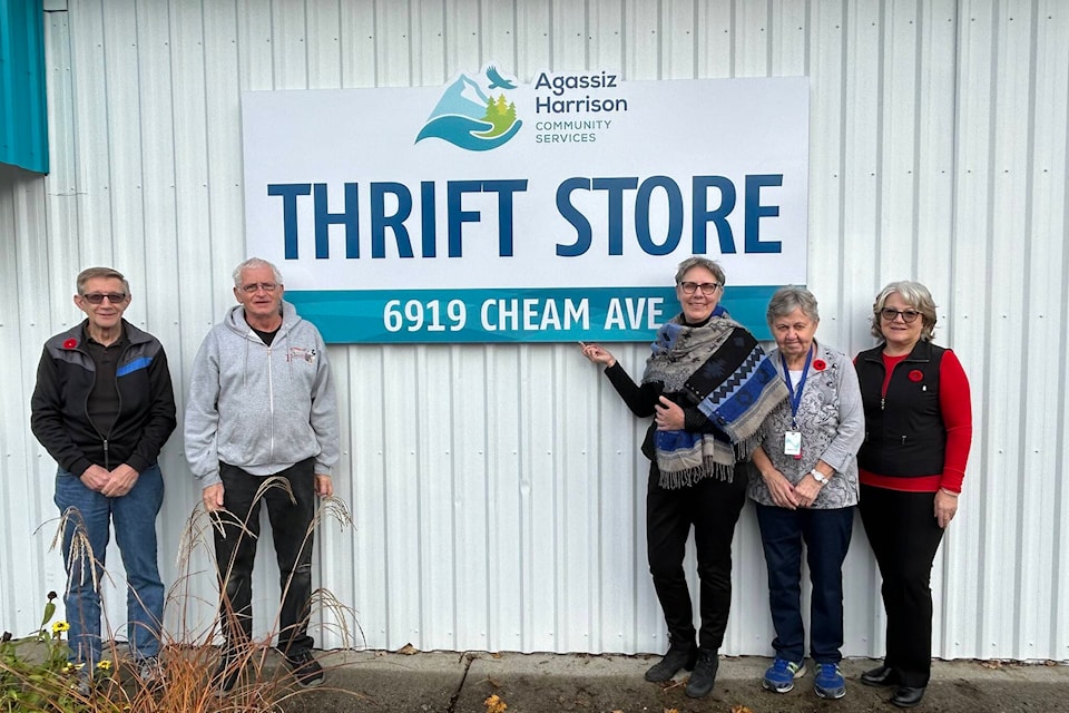 web1_231117-aho-thrift-store-thrift_1