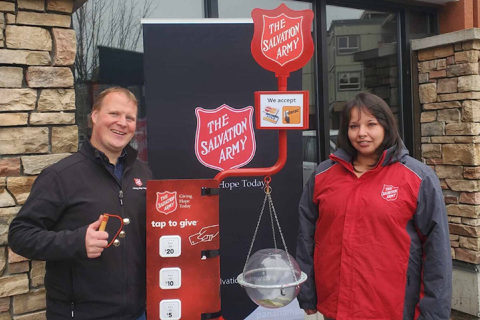 web1_231117-gng-salvation-army-kettle_1