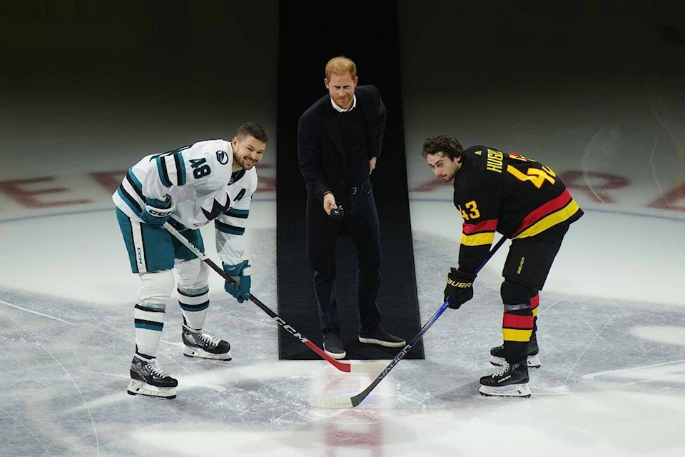 web1_231120-cpw-canucks-sharks-harry_1