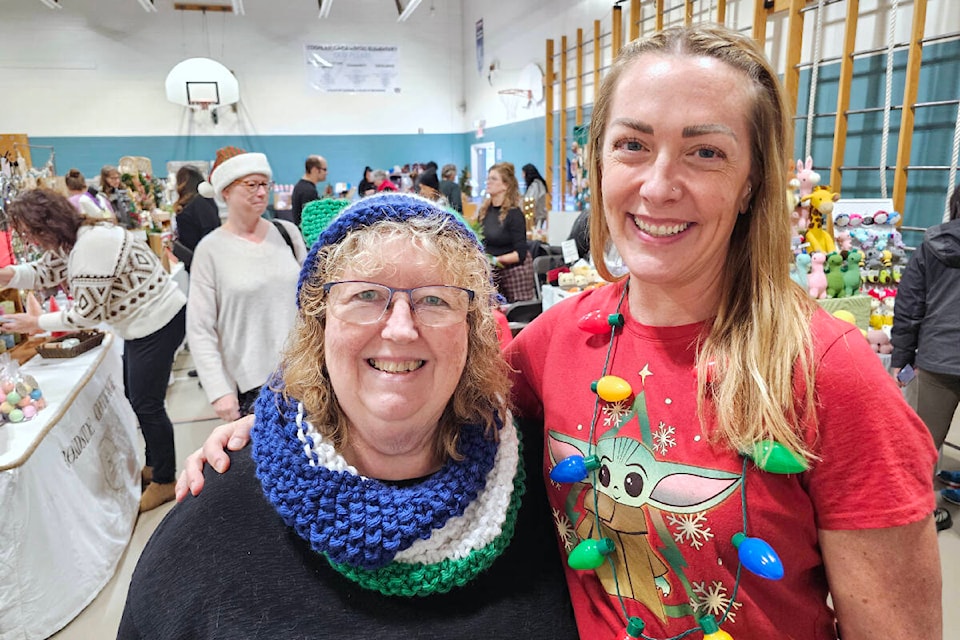 Coghlan Fundamental Elementary School’s Christmas craft fair raised $4,000, reported parent Kirsten Pryor (right), with vendor and school secretary Naomi Laycock. (Dan Ferguson/91ԭ Advance Times) 
