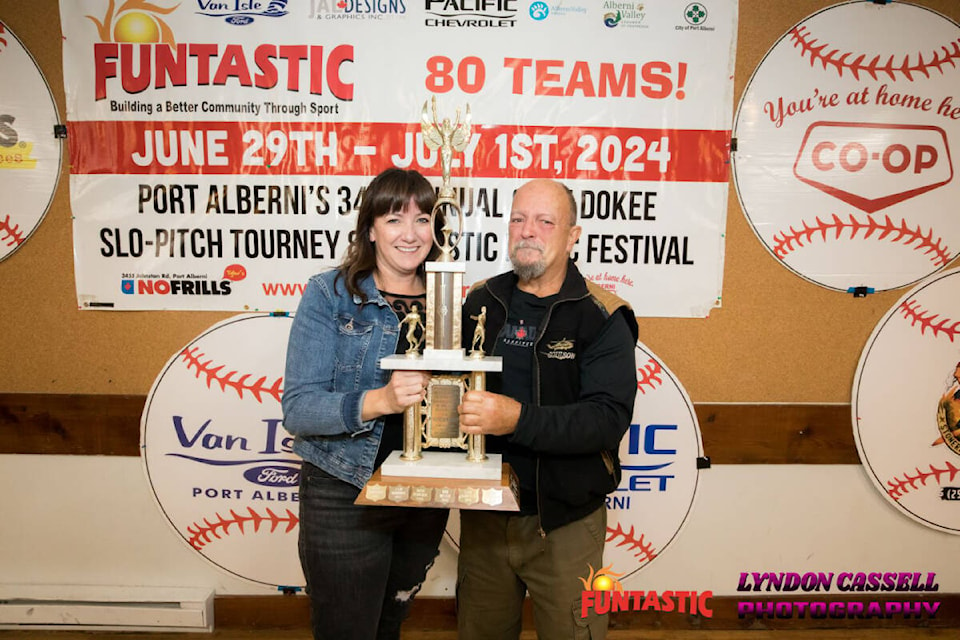 Wayne Demoskoff presents the volunteer of the year trophy from Funtastic 2023 to Heather Newton at the annual Funtastic charity event on Oct. 21, 2023. (LYNDON CASSELL PHOTOGRAPHY PHOTO) 