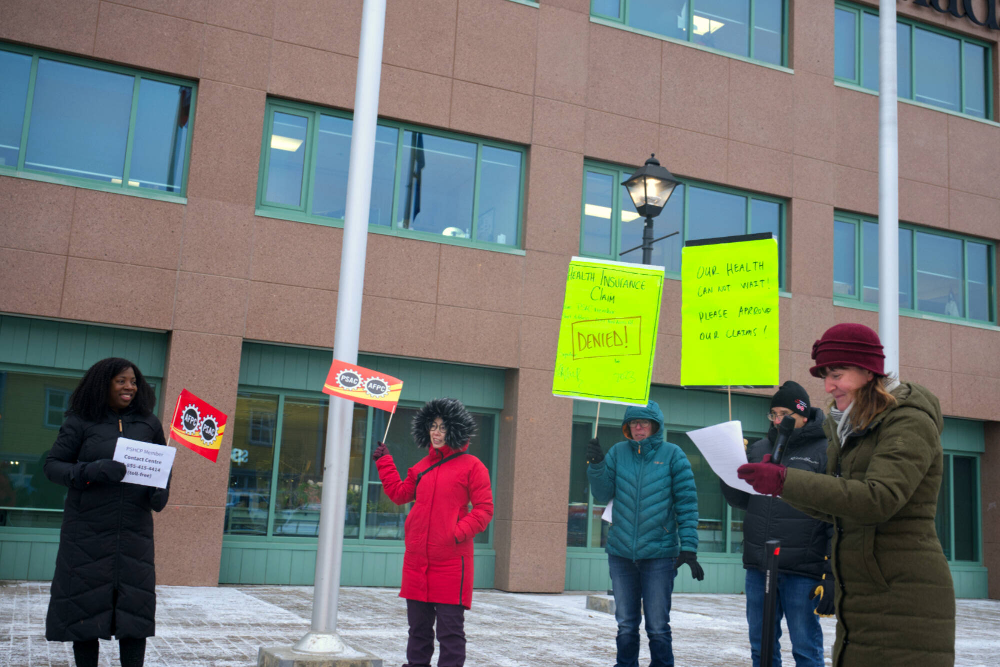 Federal workers rally in Whitehorse against new insurance plan Yukon News