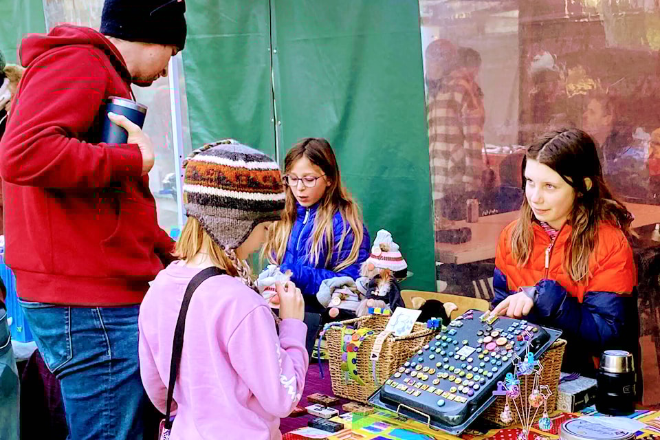 web1_231123-snm-winnter-market-photo_1