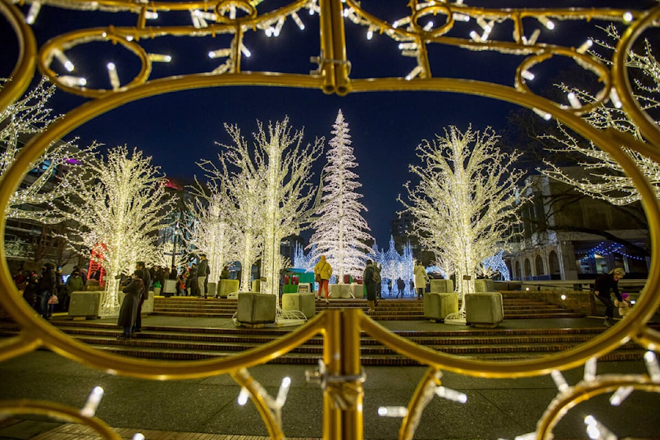 web1_231123-vne-centennial-lights-wonder_1