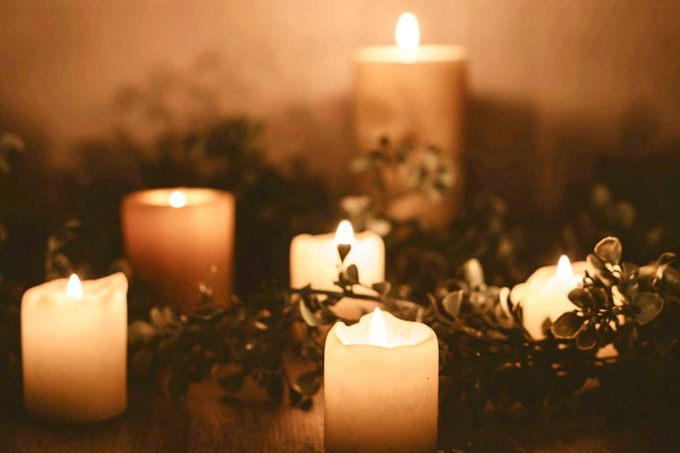 web1_231128-tdt-hope-holidays-candles_1