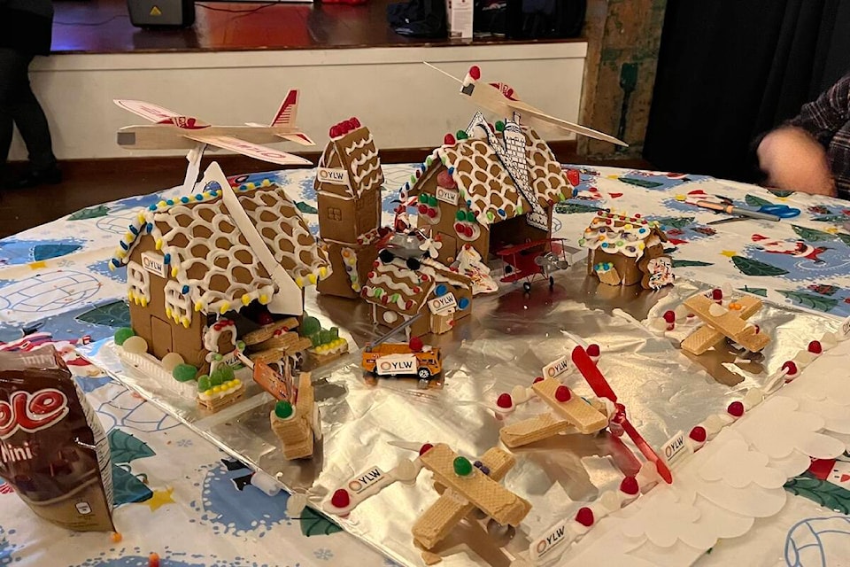 web1_231130-kcn-gingerbread-house-_3