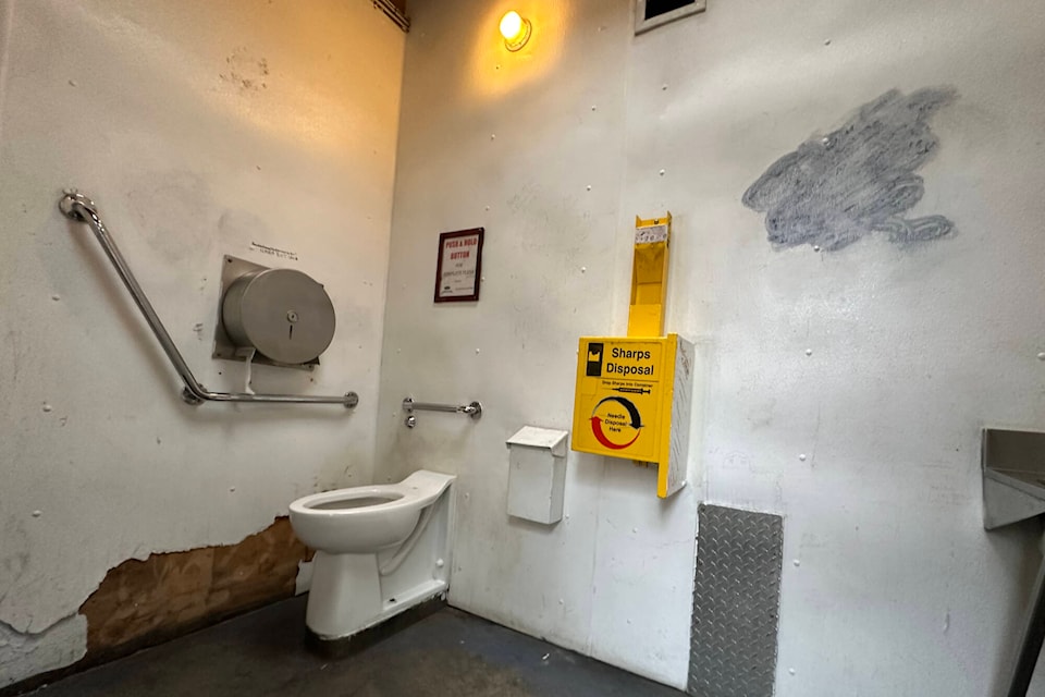 web1_231201-saa-ross-plaza-toilet