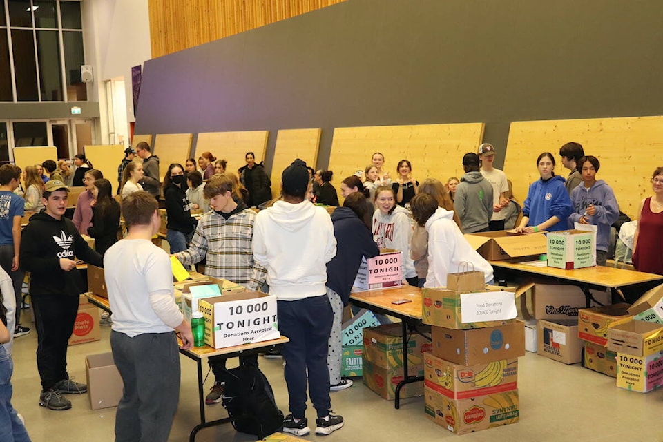 web1_231206-gng-royal-bay-food-drive_2