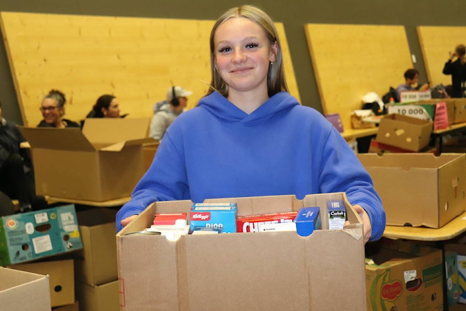 web1_231206-gng-royal-bay-food-drive_3