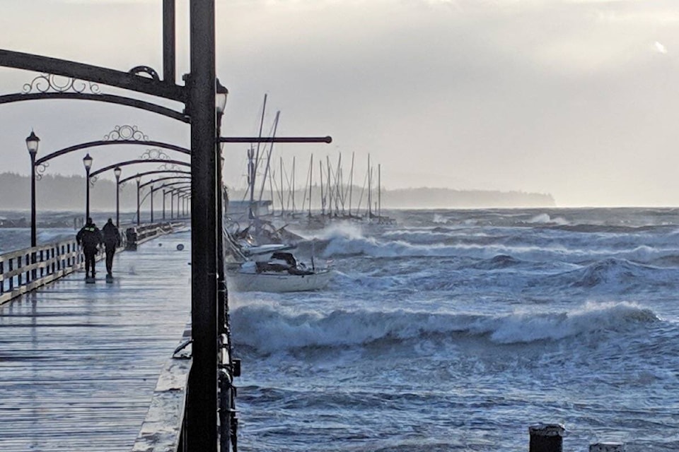 The Dec. 20, 2018 storm battering White Rock’s pier. (Aaron Hinks photo) 
