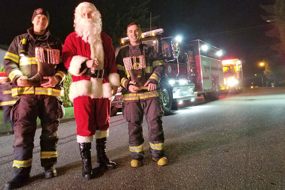 web1_191222-lat-candy-cane-run-aldegrove-1