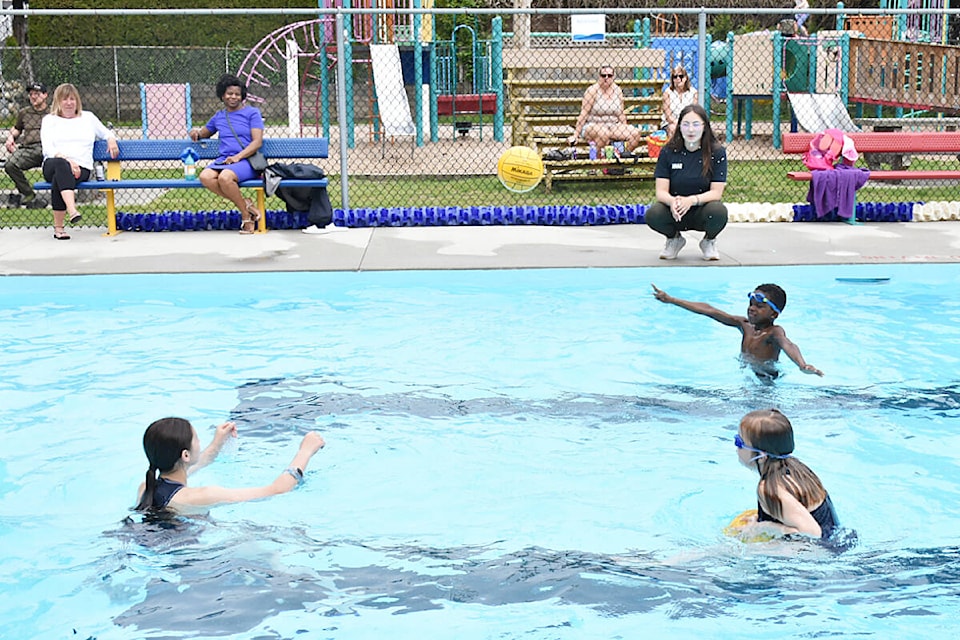 web1_220527-mrn-nc-hammond-pool-opens-splashball_9