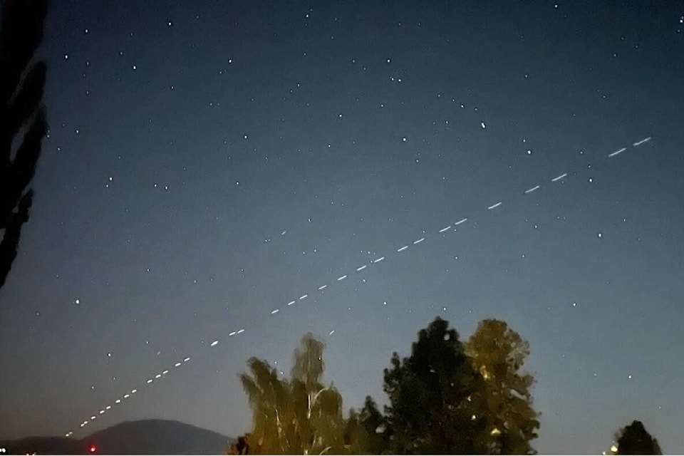 Newly launched Starlink satellite crossing the Okanagan night skies (Riley Christie) 