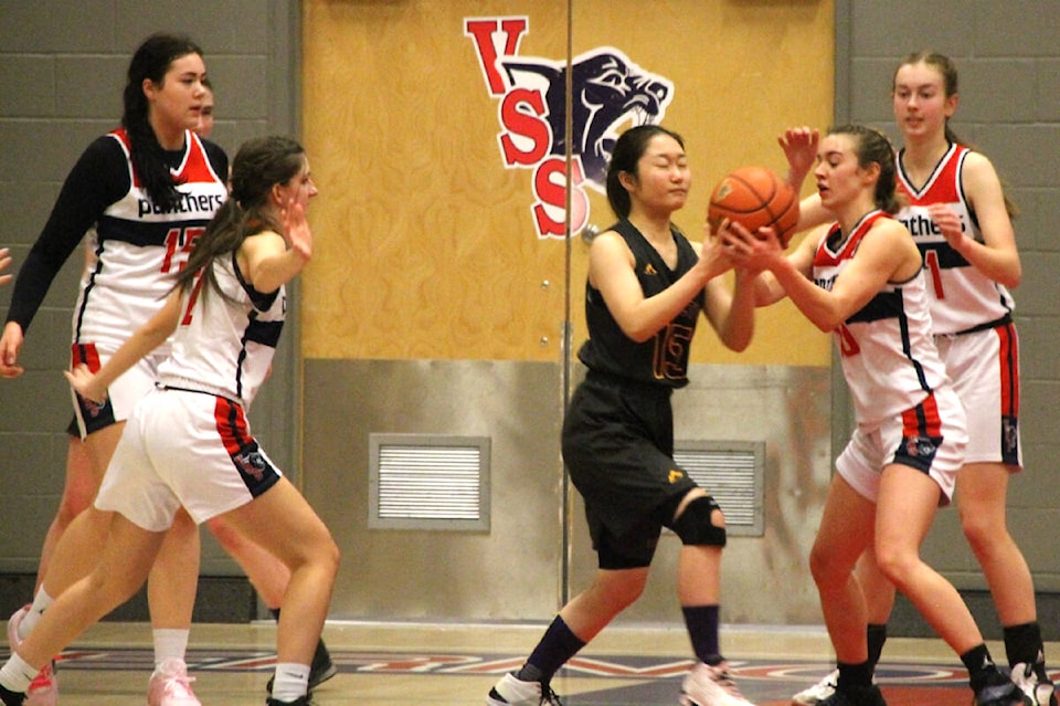 web1_221215-vms-basketball-sr-girls-panthershoops_2