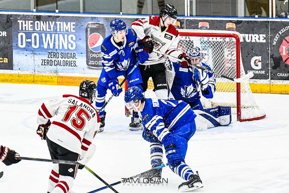 web1_221219-wek-warriors-vees-warriorsvees_1