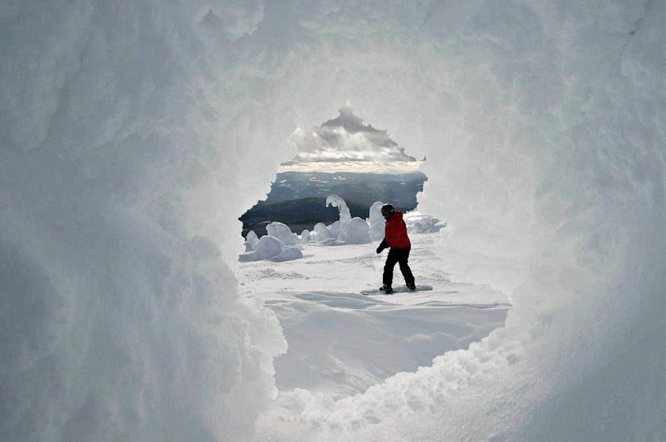 web1_230224-cpw-bc-snowy-weekend-snow_1
