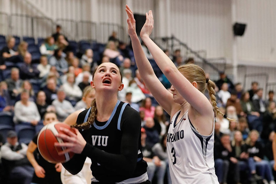 web1_230308-nbu-viu-basketball-pacwest-1_1