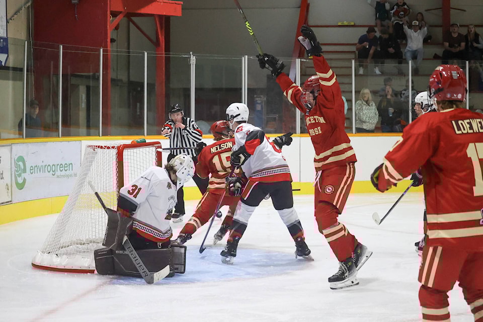 web1_231005-sum-hockey-summerland_1