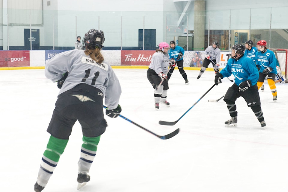 web1_231108_women-s-hockey_200-wb_1