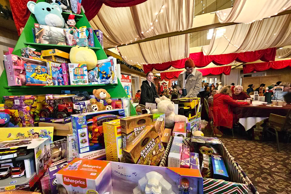Thousands attended the fourth annual Children’s Wish Breakfast on Wednesday, Nov. 29. (Dan Ferguson/91ԭ Advance Times) 