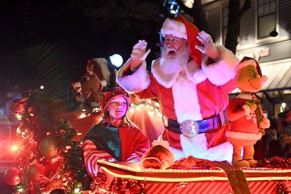 web1_231202-cpl-photos-christmas-parade_15
