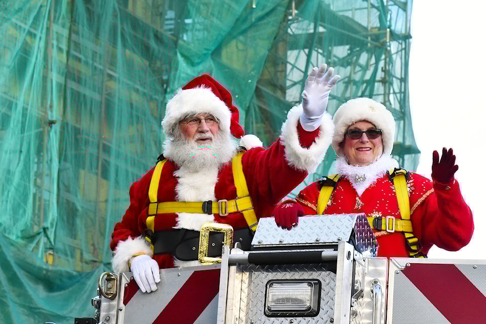 On Sunday, Dec. 3, Downtown Courtenay BIA hosted the annual Christmas parade. Commencing at 2 p.m., the hour-long parade drew hundreds of cheerful onlookers from all ages. (Olivier Laurin / Comox Valley Record) 