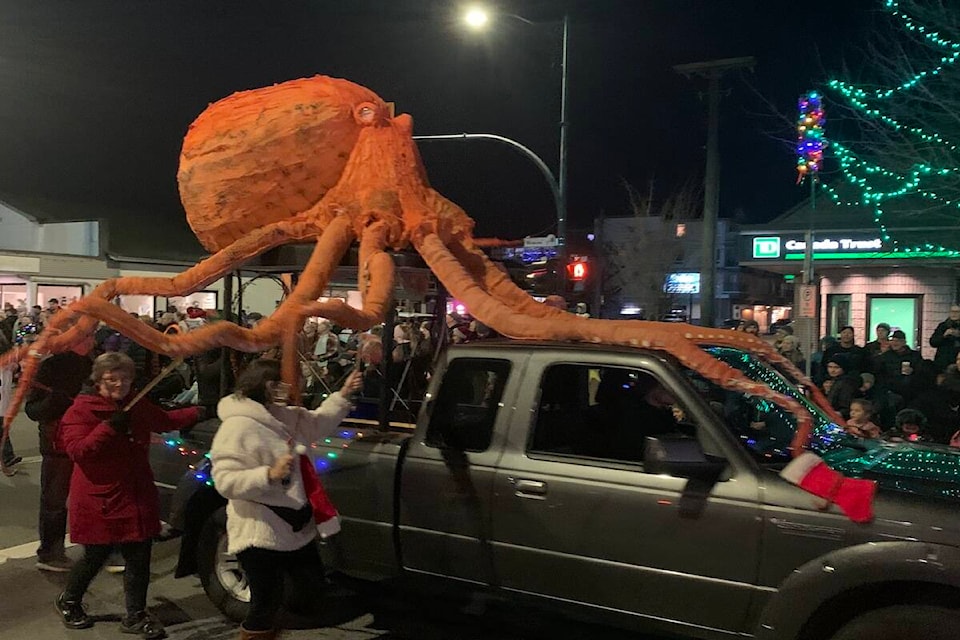 ‘Sidney Sparkles’ during Christmas parade Peninsula News Review